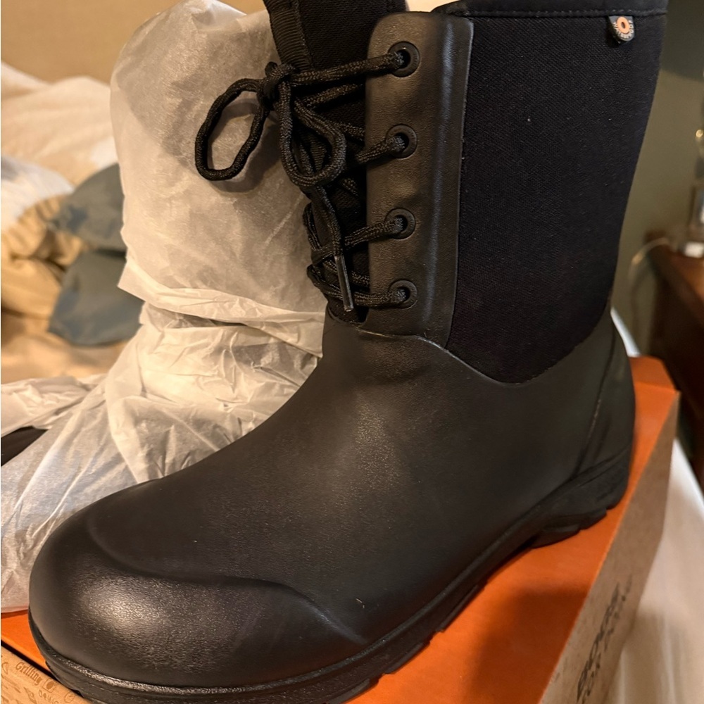 BOGS Men's Black Mauve Snow Boots - Picture 4 of 4